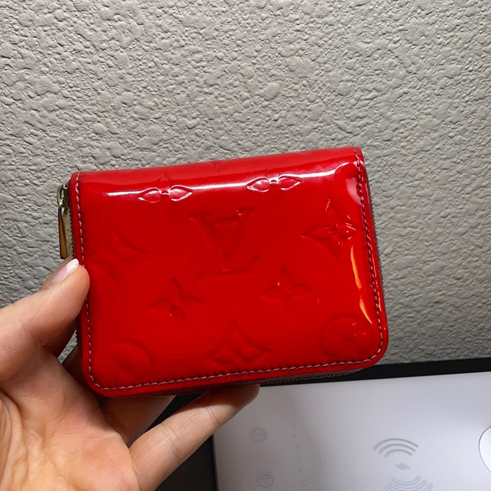 Louis Vuitton zippy wallet